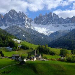Hike Through the Dolomites for Views That Steal Your Breath